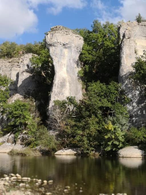 Lou Caladou Gite En Pierre Avec Bain A Remous Vallon-Pont-dʼArc Dış mekan fotoğraf